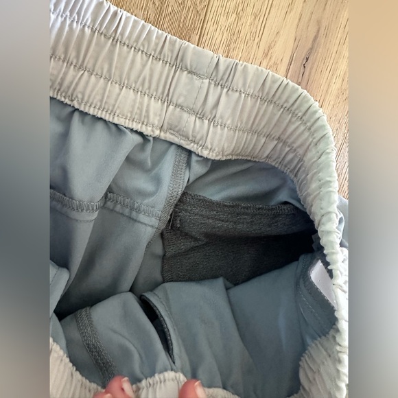 Vuori dash short in light cloud size XS. - Picture 2 of 6